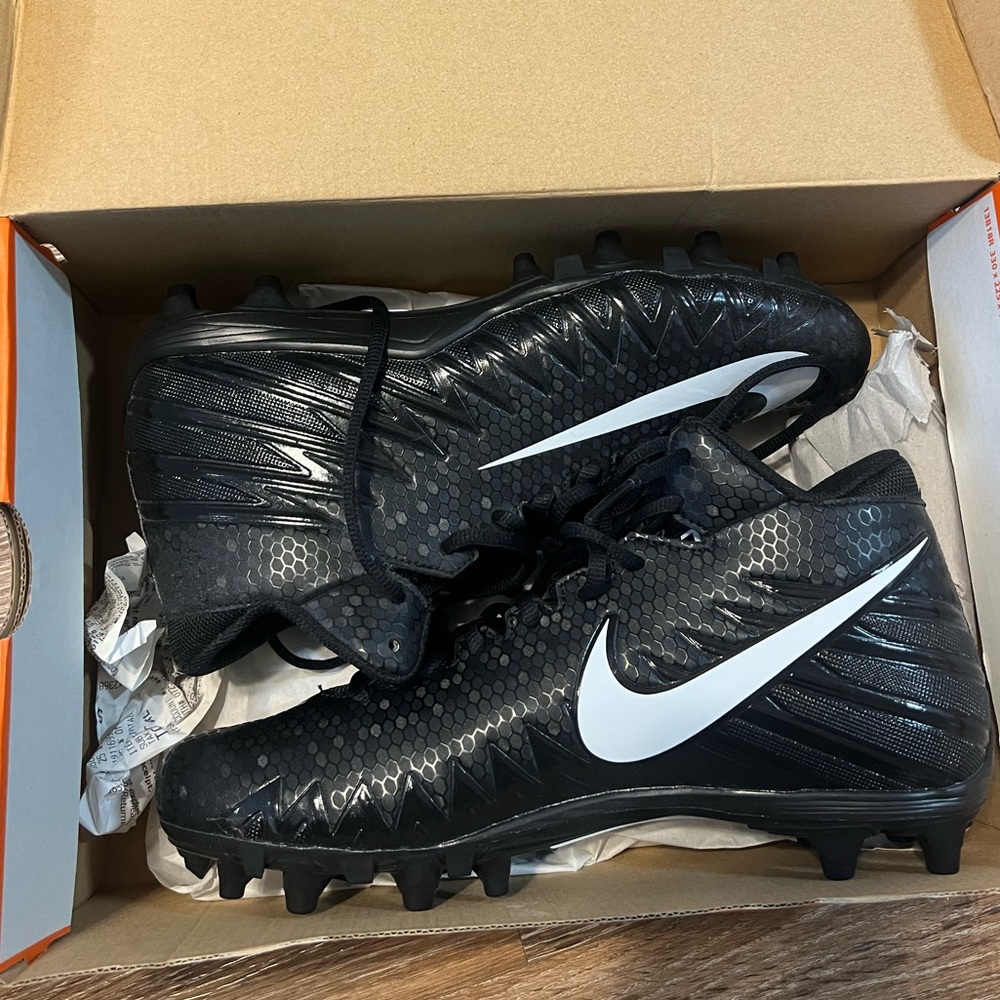Nike cleats alpha menace